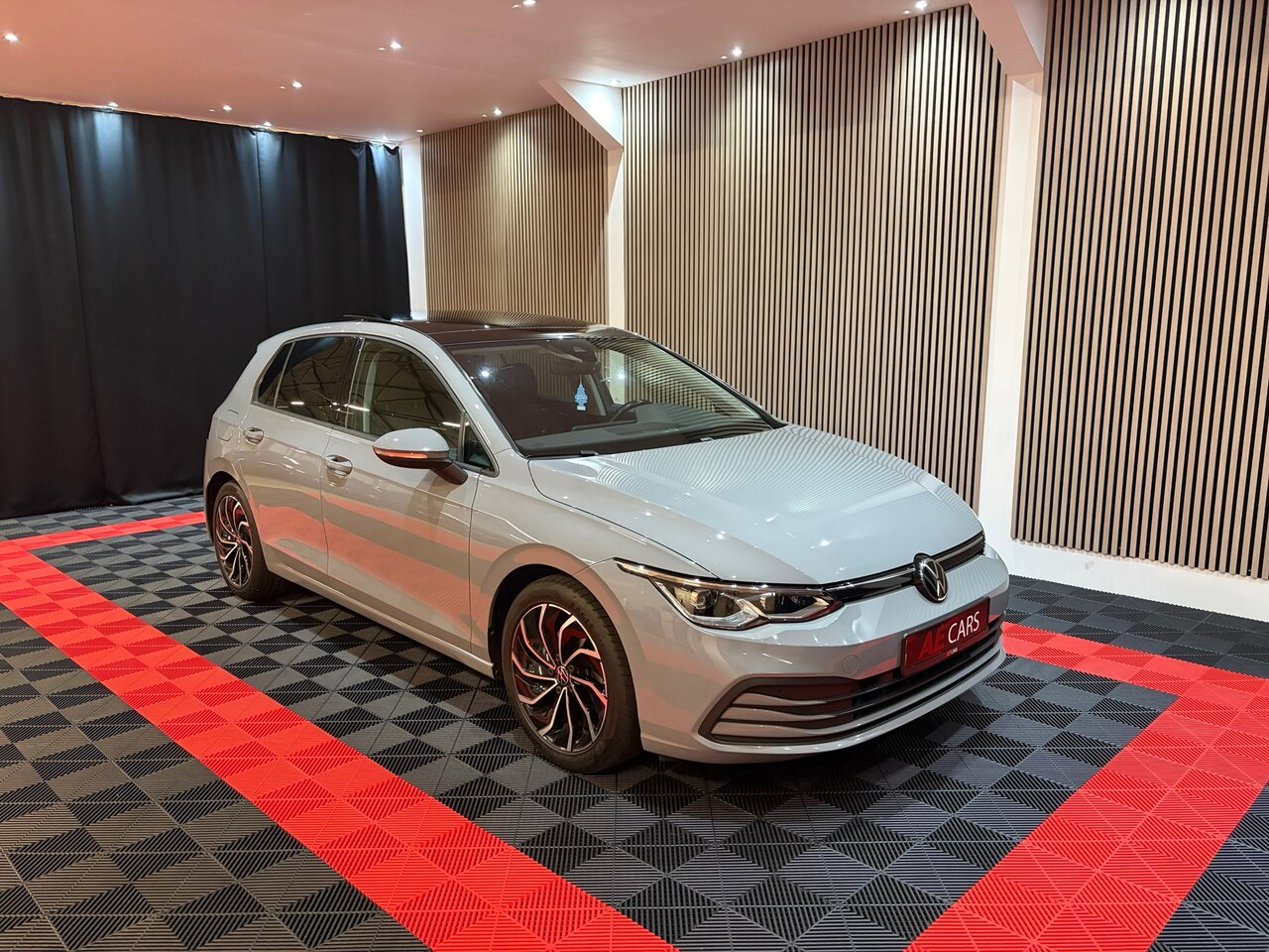 Volkswagen Golf - 1.5 eTSI Style DSG Automaat Pano Memory-Massage Camera Led IQ Lights Trekhaak - AutoWereld.nl
