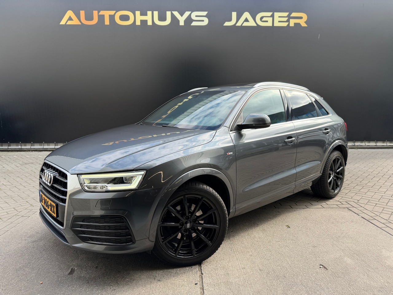 Audi Q3 - 2.0 TFSI Quattro Pano Dodehoek Camera Elek.Stoel Keyless - AutoWereld.nl