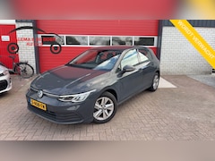 Volkswagen Golf - 1.0 TSI Life CARPLAY / CLIMA / PDC V+A / LED / TREKHAAK / LANE ASS / 6 VERSN