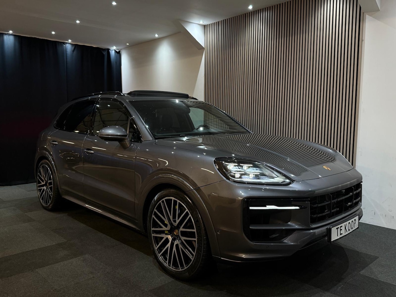 Porsche Cayenne - Porsche Cayenne 3.0 V6 462pk E-hybrid Sport Chrono+ Passenger Display Pano 360C 4Wiel best - AutoWereld.nl