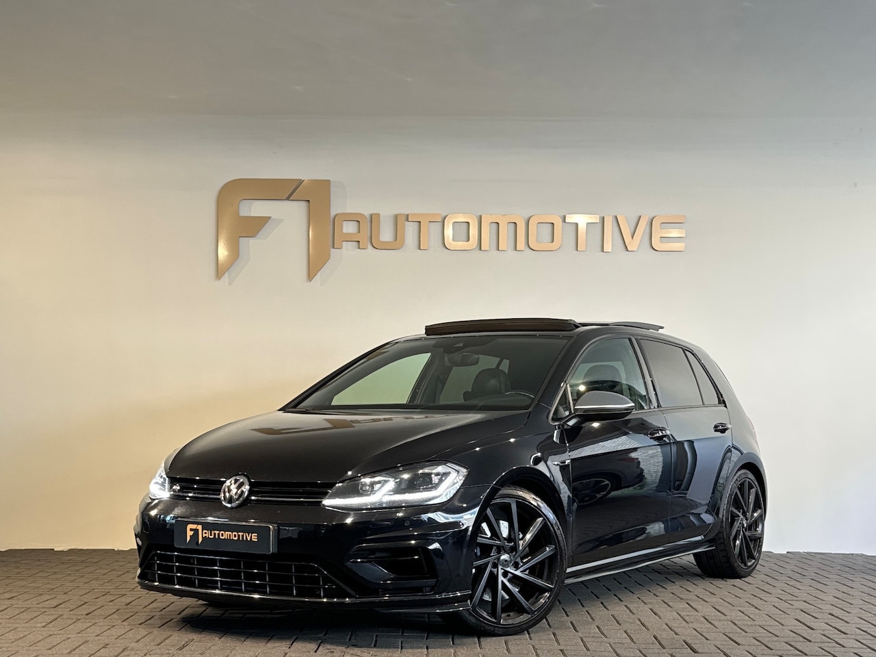 Volkswagen Golf - 2.0 TSI 4Motion R Pano|Leer|Camera|Keyless|ACC|Lane Assist - AutoWereld.nl