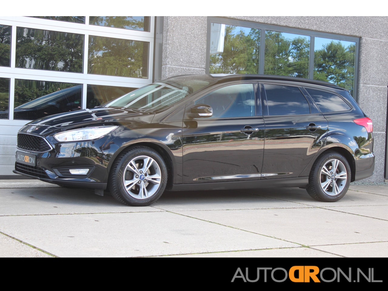Ford Focus Wagon - 1.0 126 Pk Titanium Edition Stuurverwarming Navigatie Trekhaak - AutoWereld.nl
