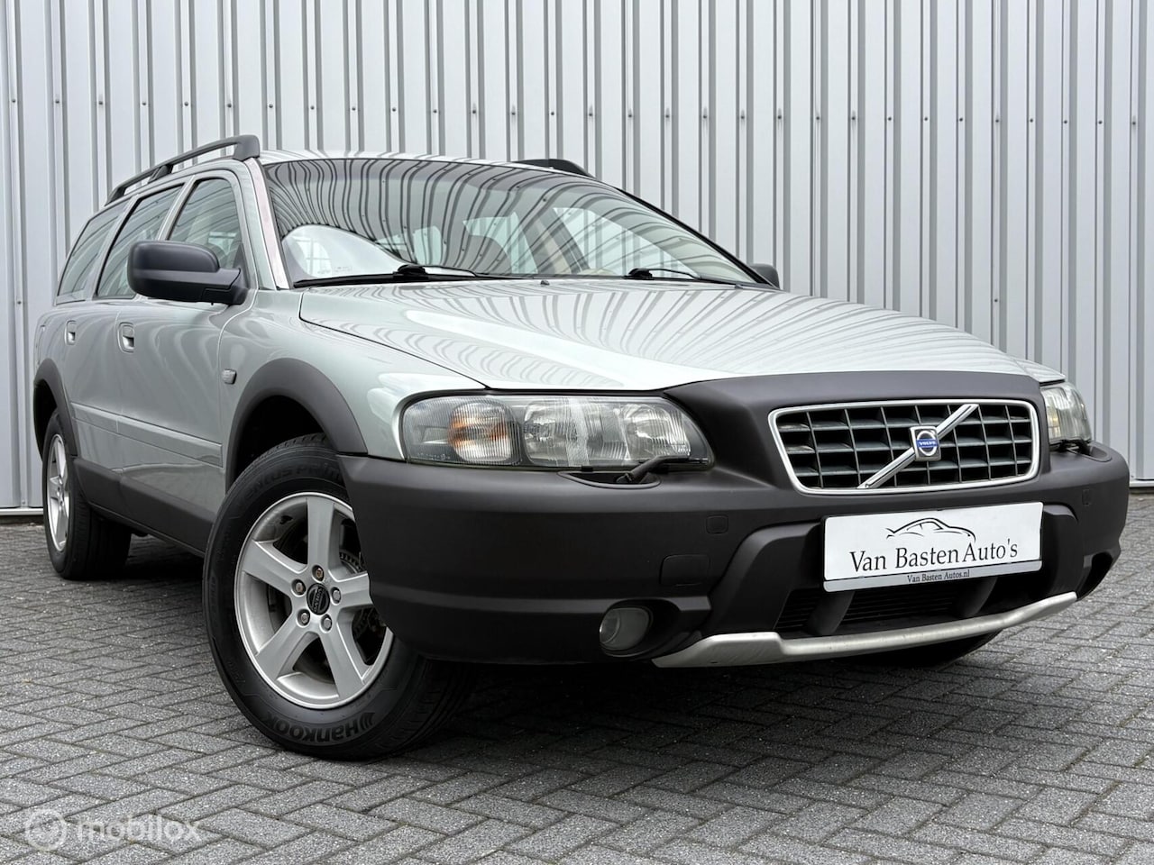 Volvo XC70 - 2.5 T AWD Comfort | 210pk | Leder | Trekhaak | Cruise | Clima | Youngtimer | Volledige his - AutoWereld.nl