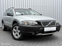 Volvo XC70 - 2.5 T AWD Comfort | 210pk | Leder | Trekhaak | Cruise | Clima | Youngtimer | Volledige his
