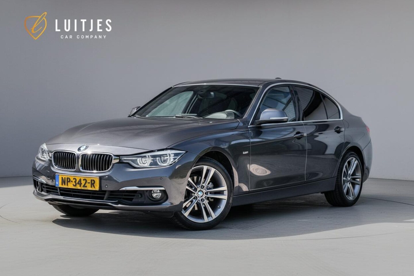 BMW 3-serie - 320i AUT8 High-Executive Luxury |Carplay|Leder|Sportstoelen|Stoelverw.|LED|B48-motor - AutoWereld.nl
