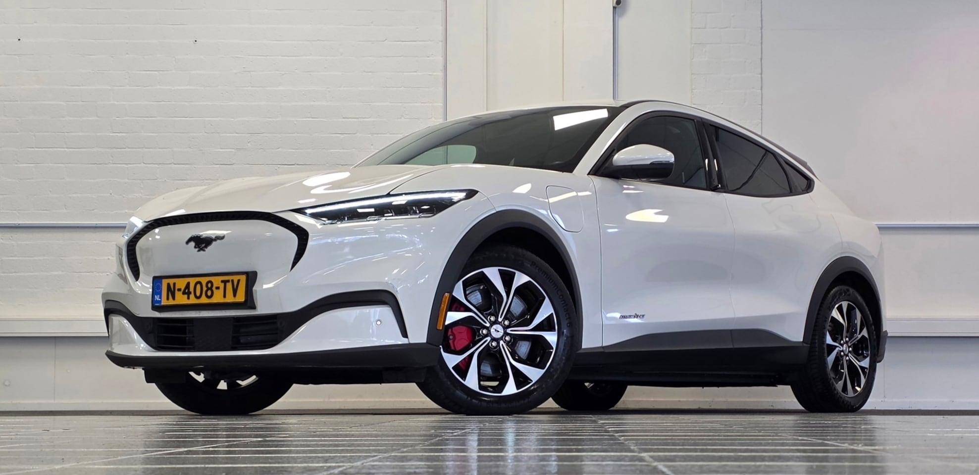 Ford Mustang Mach-E - RWD 75 kWh 1e Eigenaar Trekhaak Leder Mooi! - AutoWereld.nl