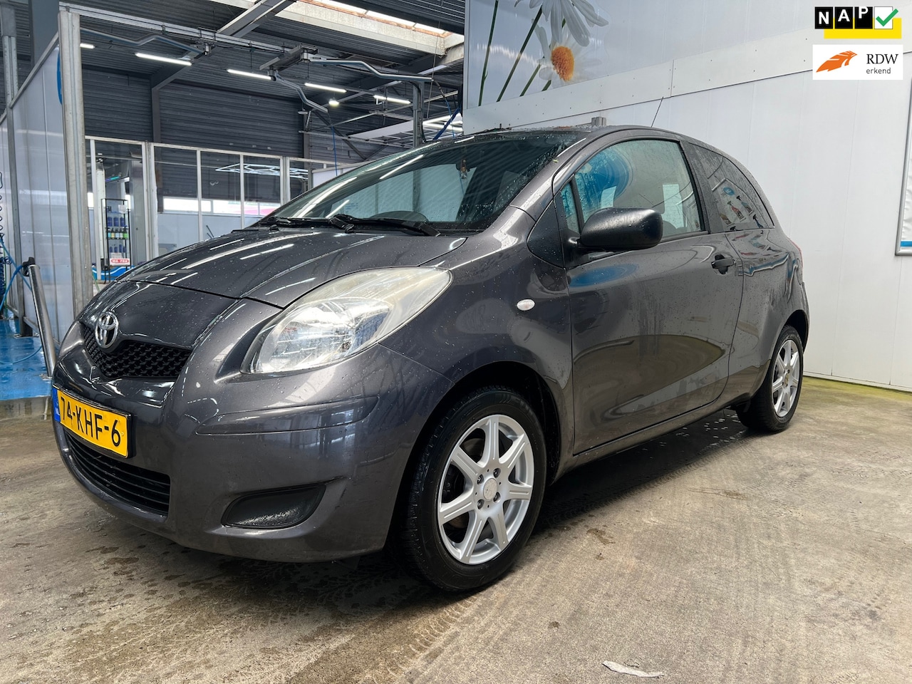 Toyota Yaris - 1.3 VVTi Comfort/ Airco/ Nieuw APK/ Mediascherm - AutoWereld.nl