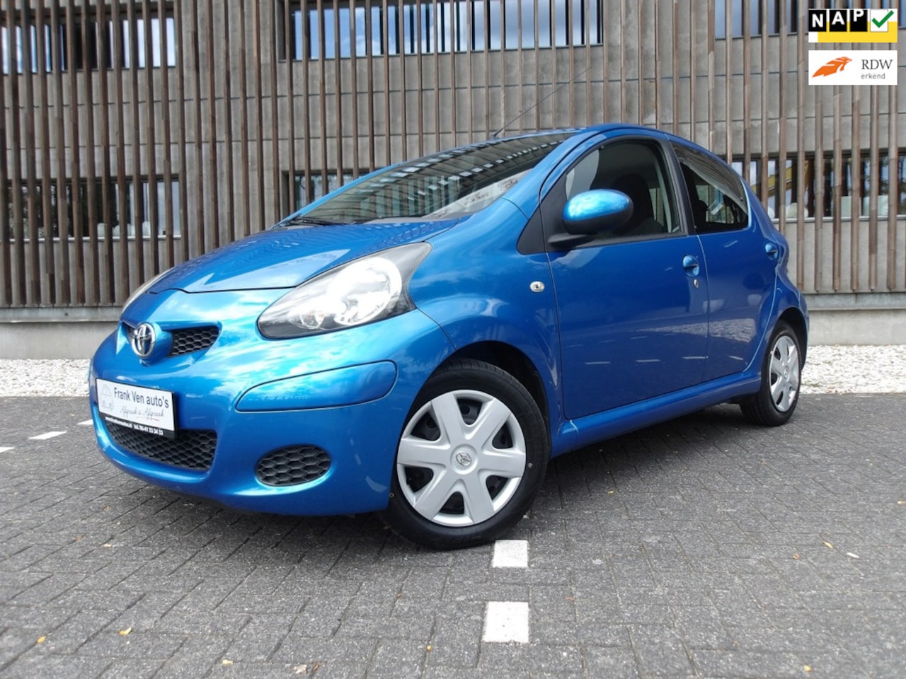 Toyota Aygo - 1.0-12V/APPLE CARPLAY/52.681km NAP!/AIRCO/5dr/nw APK/oh beurt/4 nieuwe all-season banden/d - AutoWereld.nl