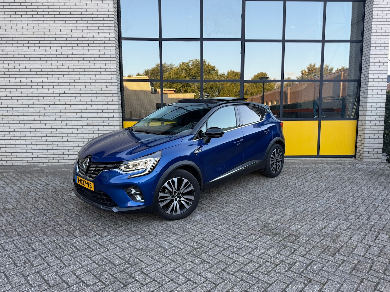Renault Captur - 1.3 TCe 140 Initiale Paris, Trekhaak, Schuif kantel dak ! - AutoWereld.nl