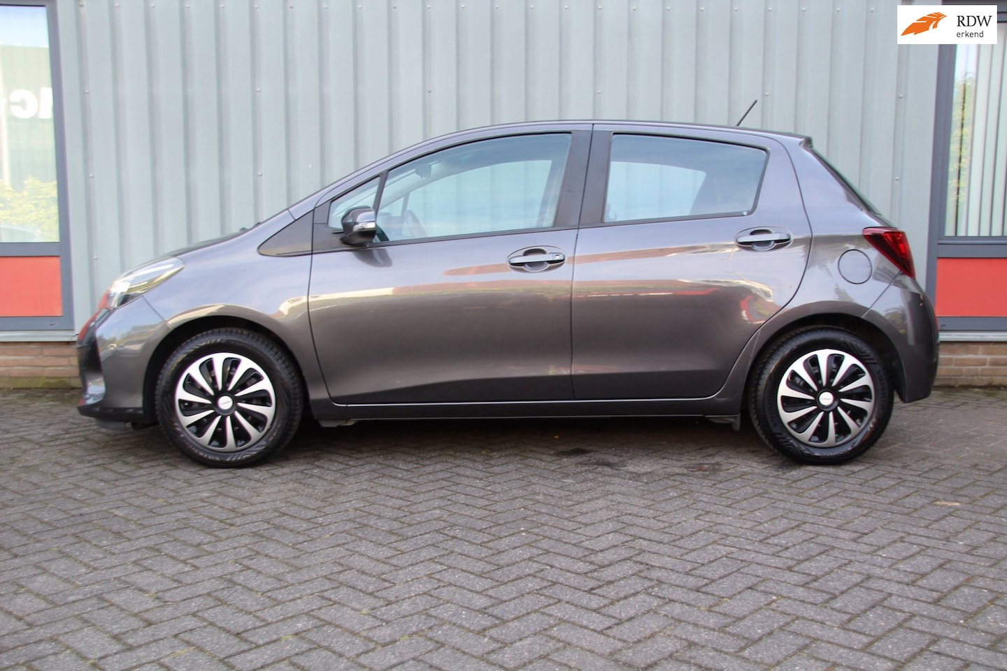Toyota Yaris - 1.3 VVT-i Aspiration 1.3 VVT-i Aspiration AUTOMAAT - AutoWereld.nl