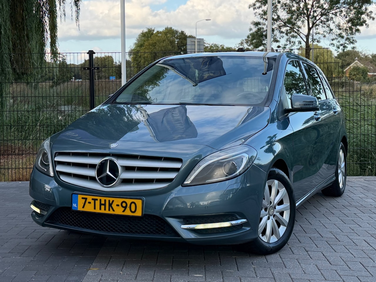 Mercedes-Benz B-klasse - 200 Ambition AUT / AIRCO / CRUISE / PDC / TREKHAAK - AutoWereld.nl
