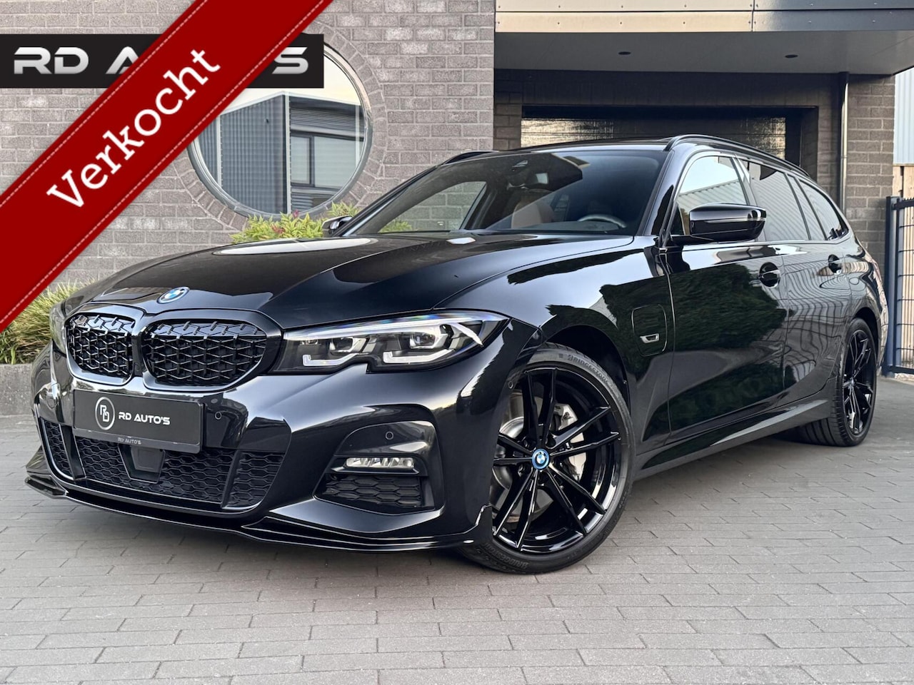 BMW 3-serie Touring - 330e M Sport Pano Trekhaak Hud 1e Eigenaar Carplay - AutoWereld.nl