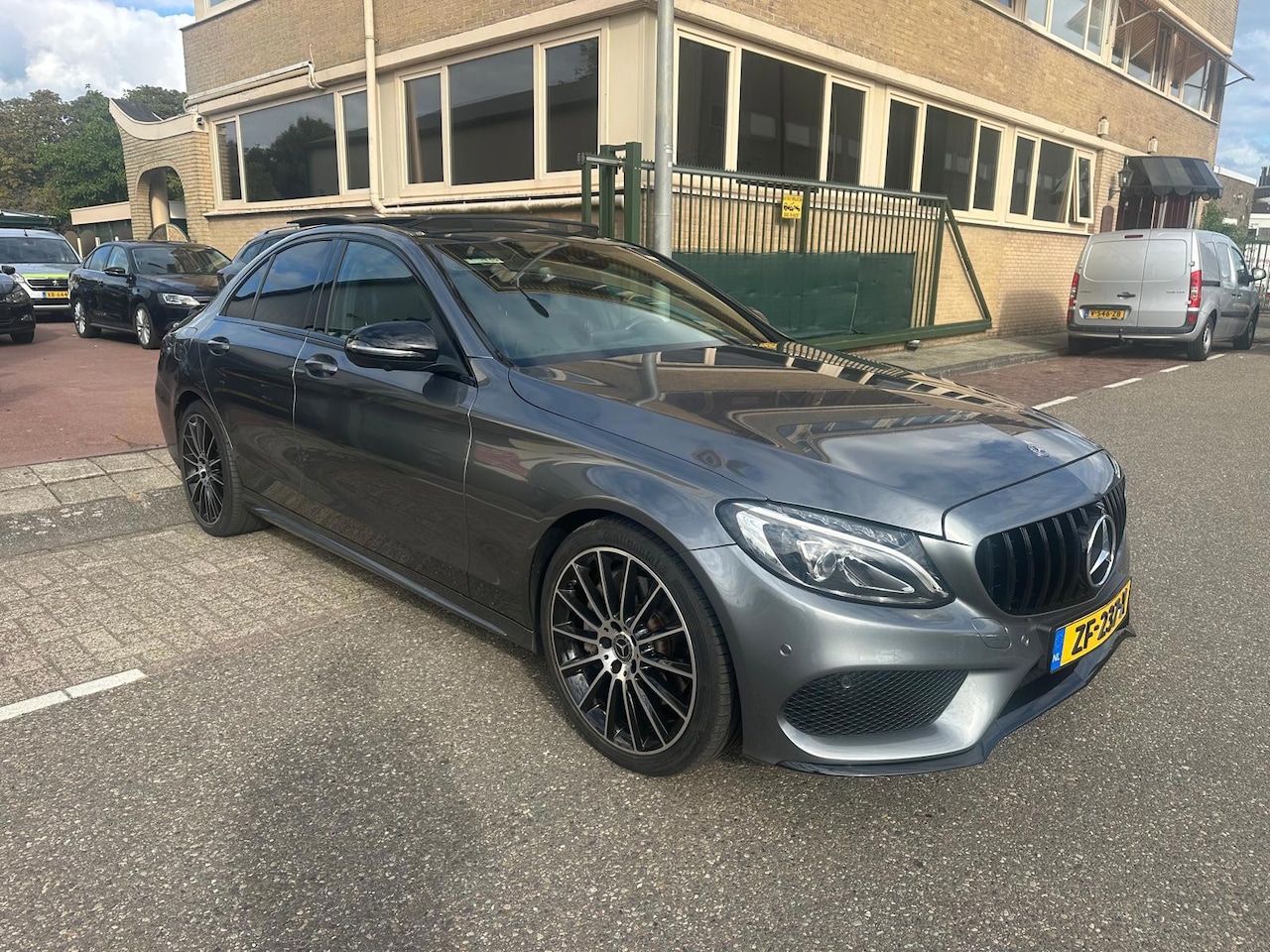 Mercedes-Benz C-klasse - AMG 250 Edition 1 Pano dealeronderhouden - AutoWereld.nl