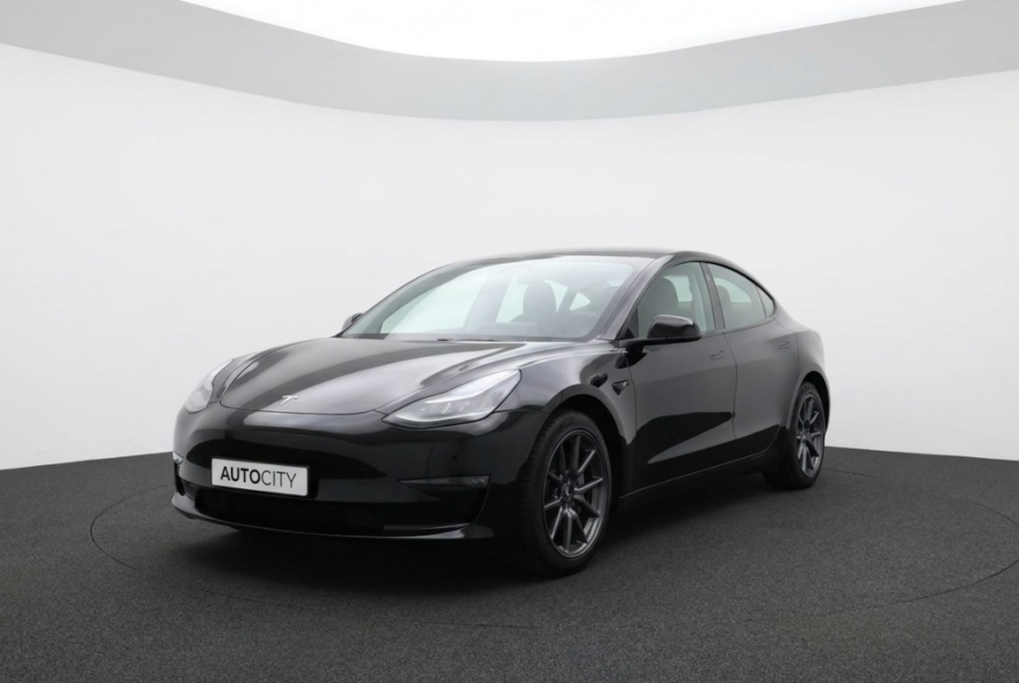 Tesla Model 3 - Standard Range RWD Plus 60 kWh Pano | Trekhaak | Origineel Nederlandse auto - AutoWereld.nl