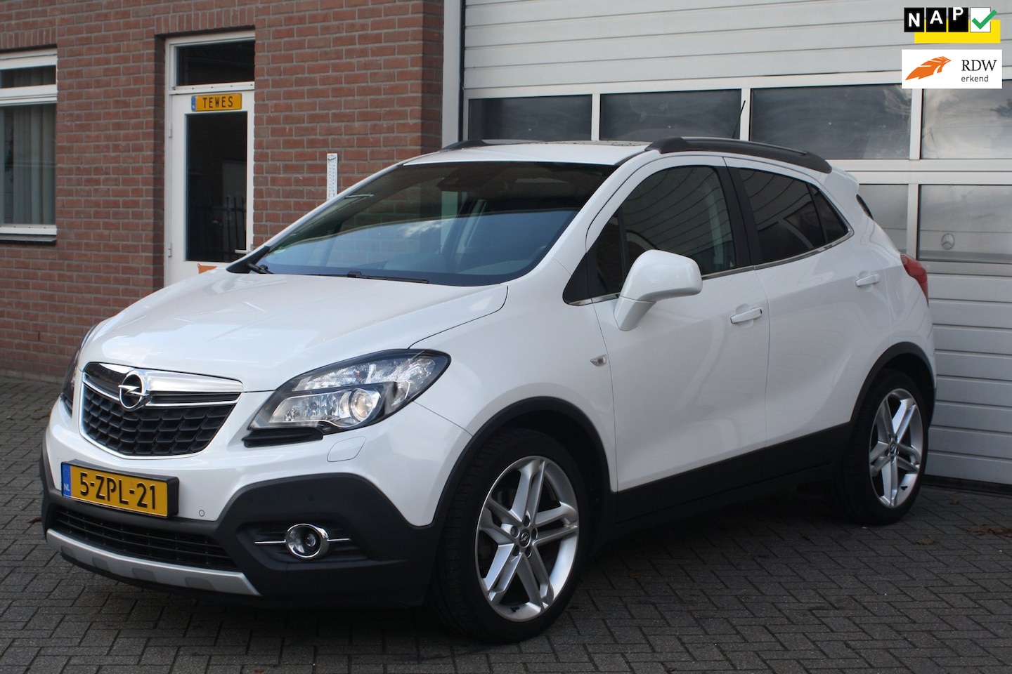 Opel Mokka - 1.4 T Cosmo Nederlandse Auto, Leer, Stoelverwarming, Trekhaak, Xenon, Schuifdak, Volle Uit - AutoWereld.nl