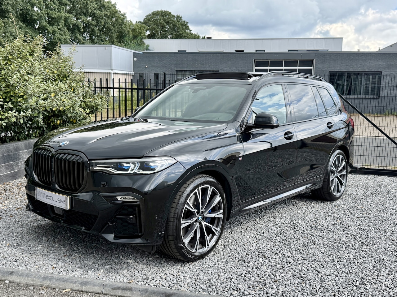 BMW X7 - xDrive40i M-Pakket 7 Pers Panodak|Skylounge|Luchtvering Saphire Zwart! - AutoWereld.nl