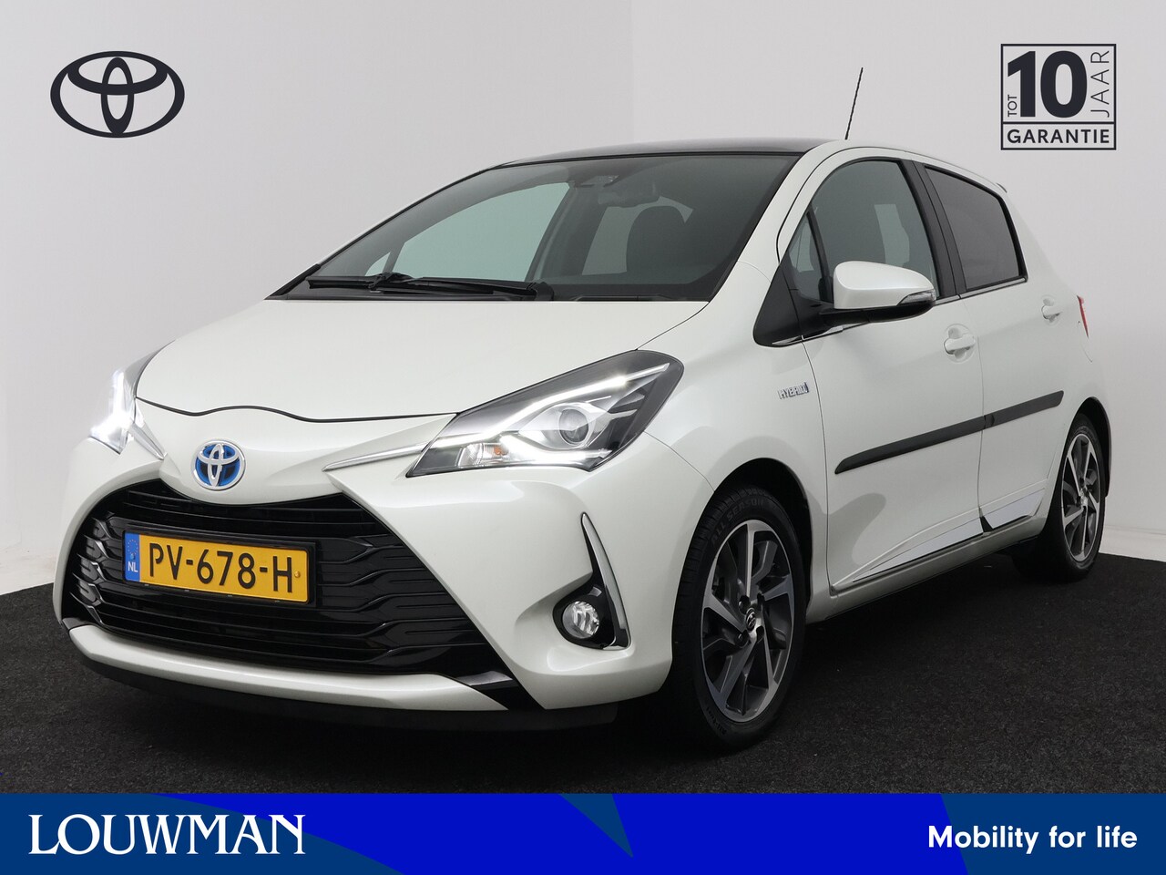 Toyota Yaris - 1.5 Hybrid Executive | Navigatie | Panoramadak | Half leder | Camera | - AutoWereld.nl