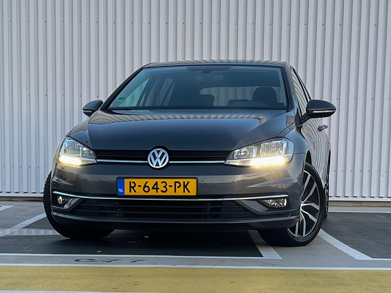 Volkswagen Golf - 1.0 TSI Highline Business R Volkswagen Golf 7.5 FACELIFT AUTOMAAT SOUNDPACK (APPLE CARPLAY,CAMERA,ACC,PDC,NAVI,LED,CLI - AutoWereld.nl