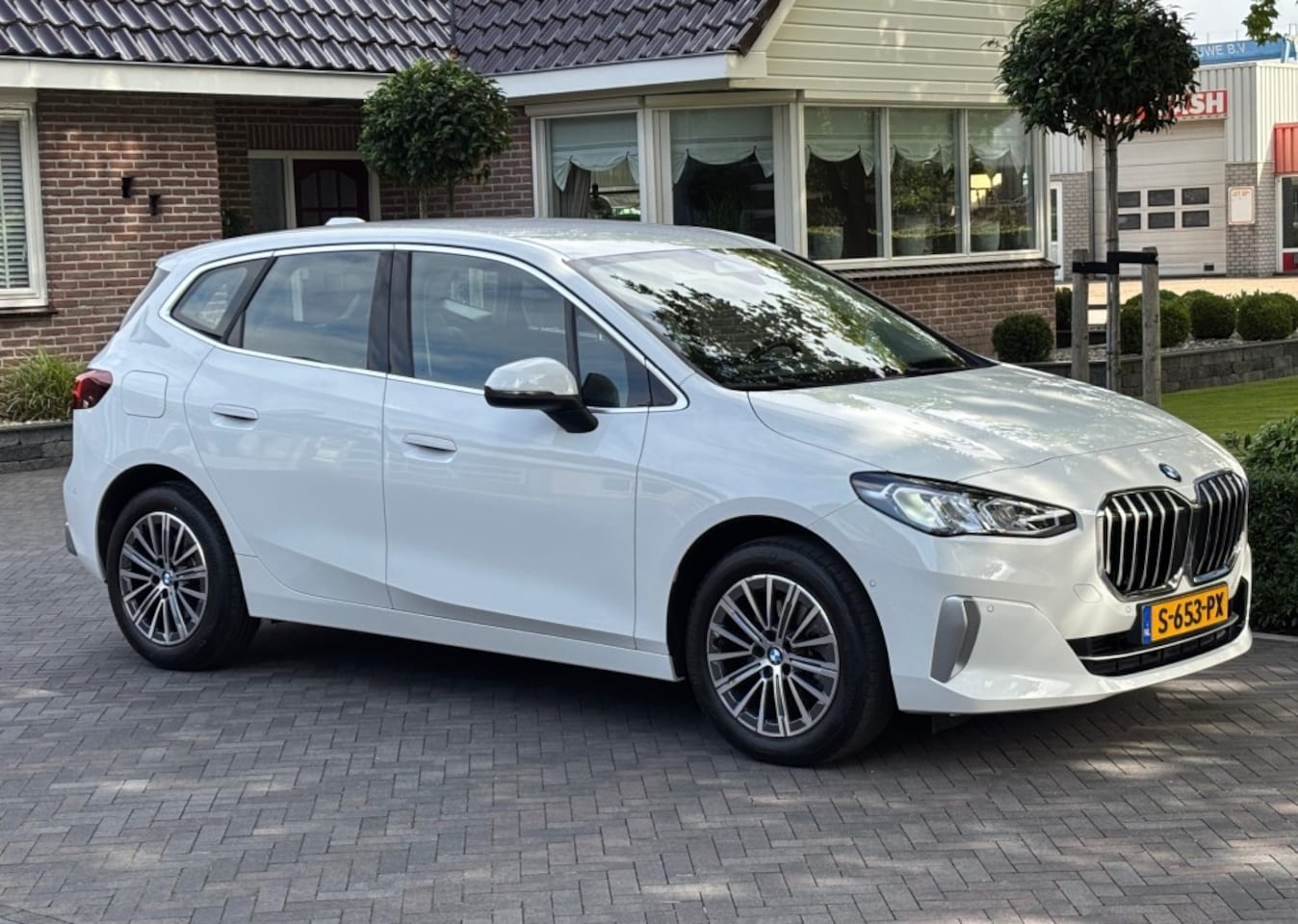 BMW 2-serie Active Tourer - 220i 170pk Luxury Line Harman Kardon Leder Automaat - AutoWereld.nl