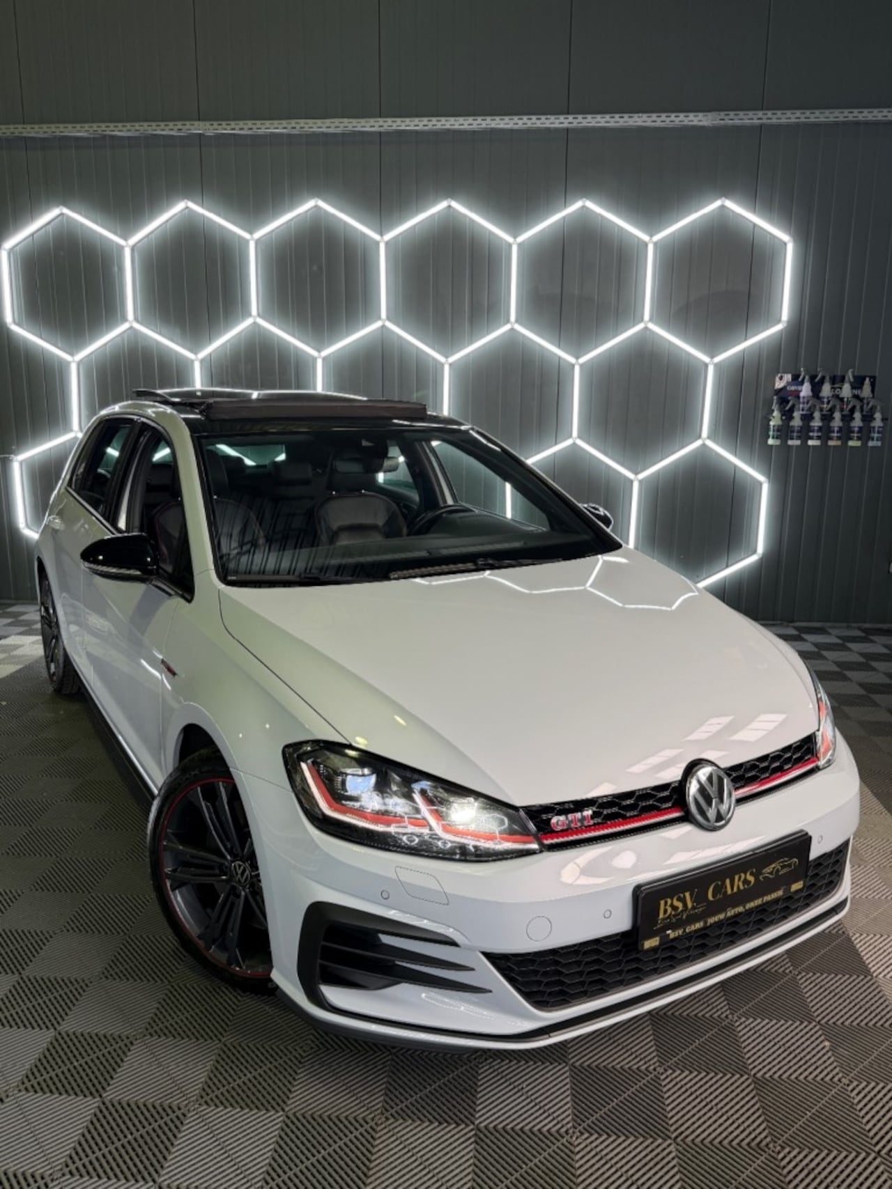 Volkswagen Golf - 2.0 GTI PERFORMANCE Pano/Virtual/LederNON-OPF - AutoWereld.nl