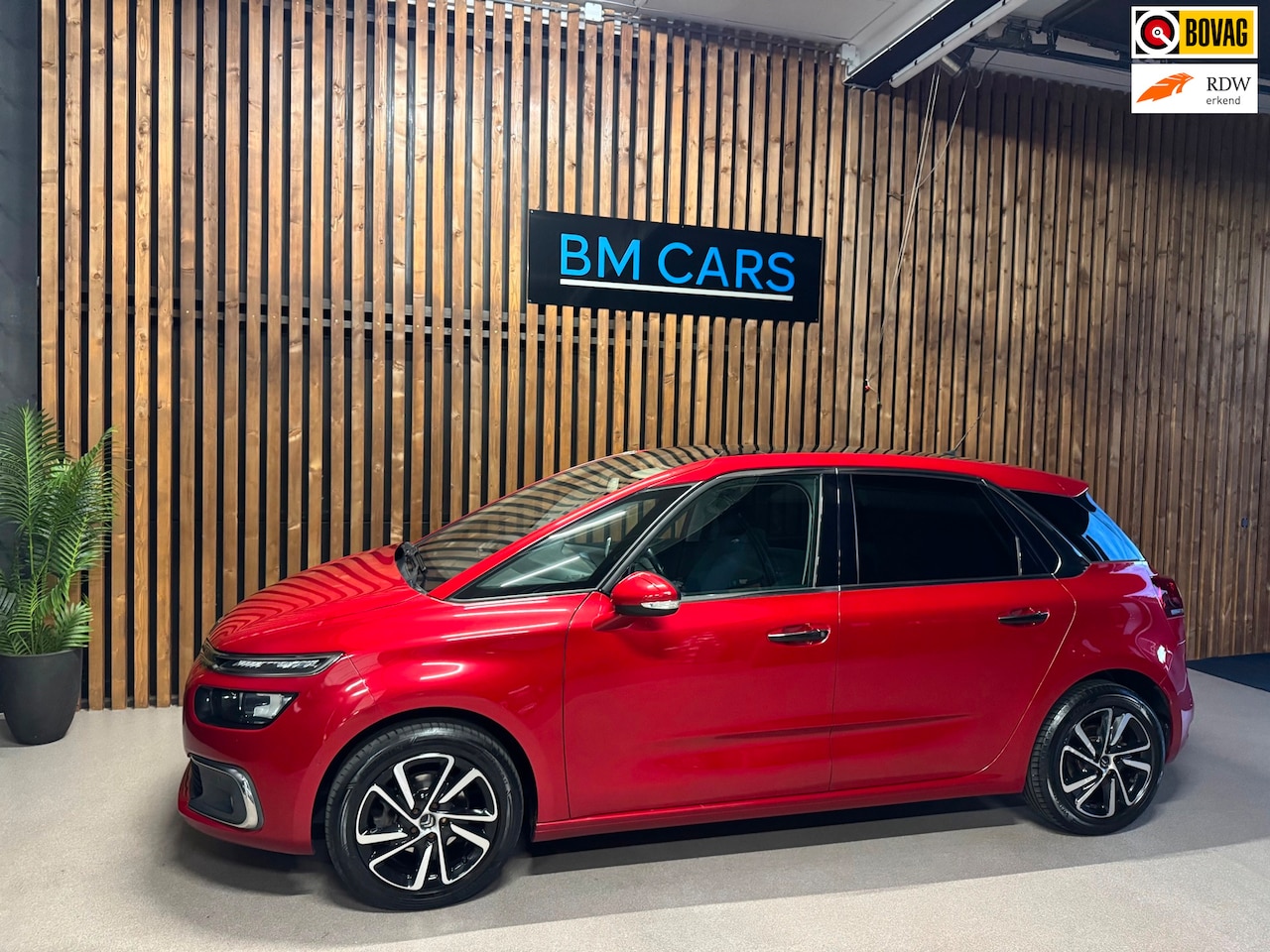 Citroën C4 Picasso - 1.2 PureTech Shine AUTOMAAT, Panodak,Camera - AutoWereld.nl