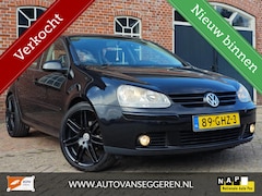Volkswagen Golf - 1.6 Comfortline / Cruise / Clima / Elek. ramen