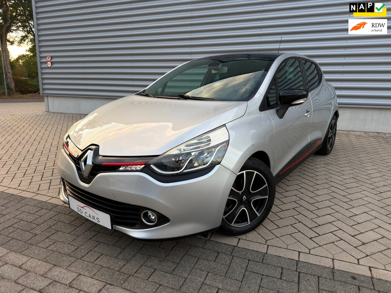 Renault Clio - 0.9 TCe Expression|Airco|Pano|Keyless|Park.sens - AutoWereld.nl