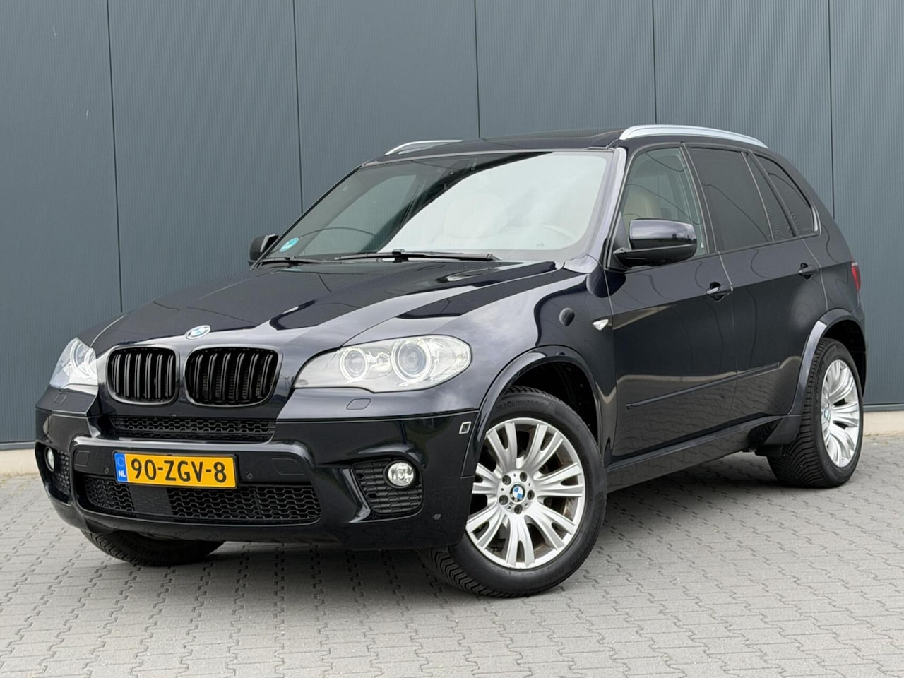 BMW X5 - xDrive35i M-Pakket 7-Persoons - Leder - Navi - Pano - Leder Dash - Massage - AutoWereld.nl