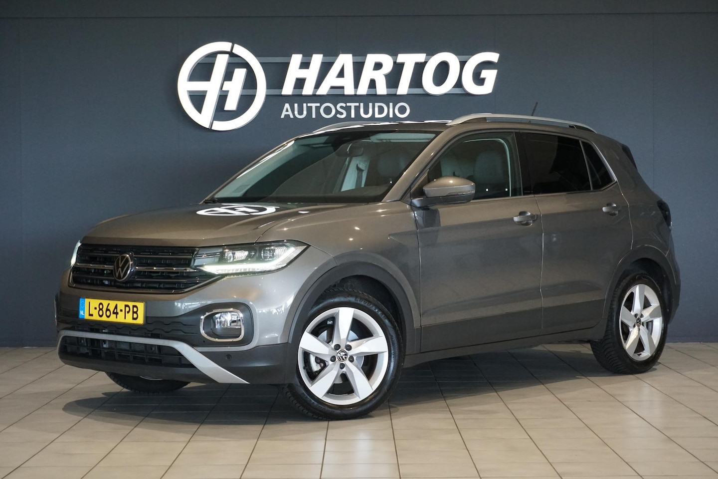 Volkswagen T-Cross - 1.0 TSI Style AUT. + TREKHAAK / DIGITALE COCKPIT / NAVIGATIE / - AutoWereld.nl