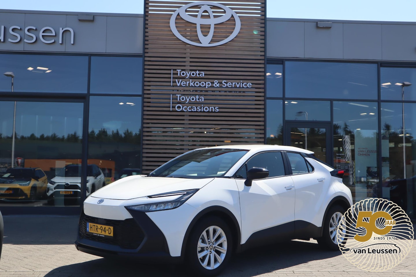 Toyota C-HR - 1.8 HYBRID 140 1e EIGENAAR NL-AUTO AD-CRUISE APPLE/ANDROID LMV PARK-SENSOREN BLIND-SPOT-MO - AutoWereld.nl