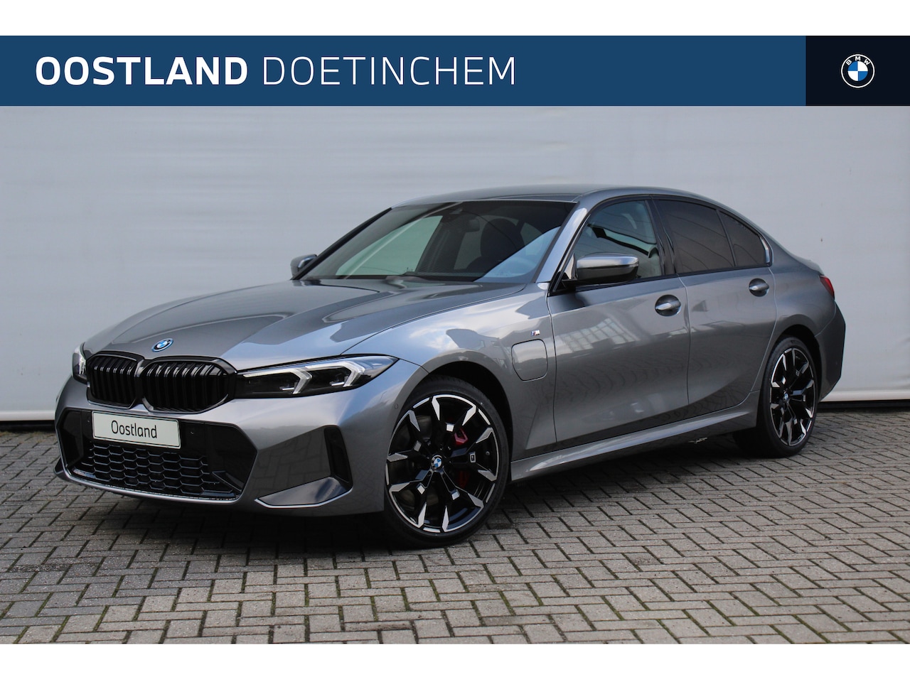 BMW 3-serie - 330e M Sport Automaat / Sportstoelen / Achteruitrijcamera / Adaptieve LED / Stoelverwarmin - AutoWereld.nl