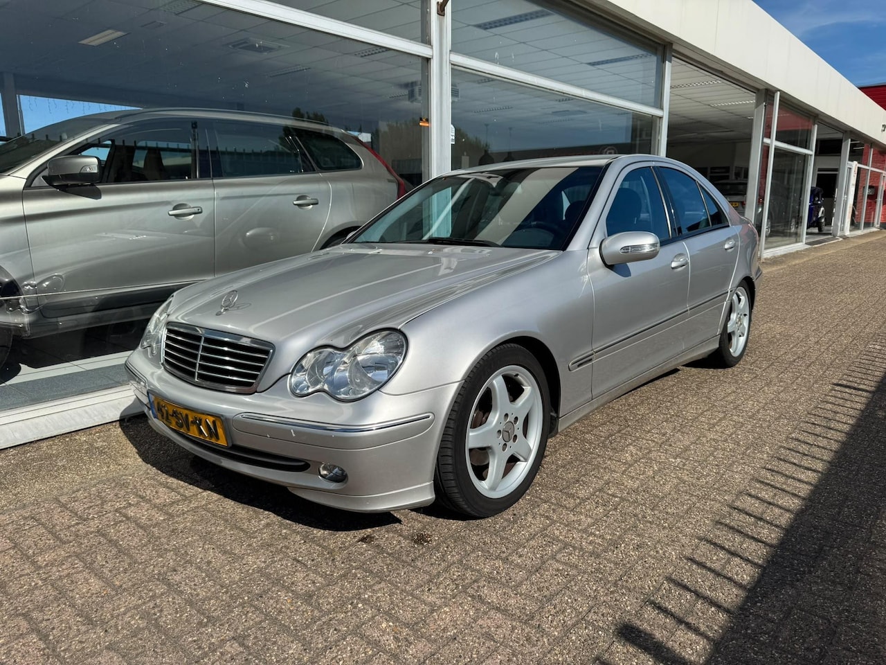 Mercedes-Benz C-klasse - 180 K. Elegance | Airco | Elektrische ramen | Trekhaak | APK tot 15-03-2027 | - AutoWereld.nl