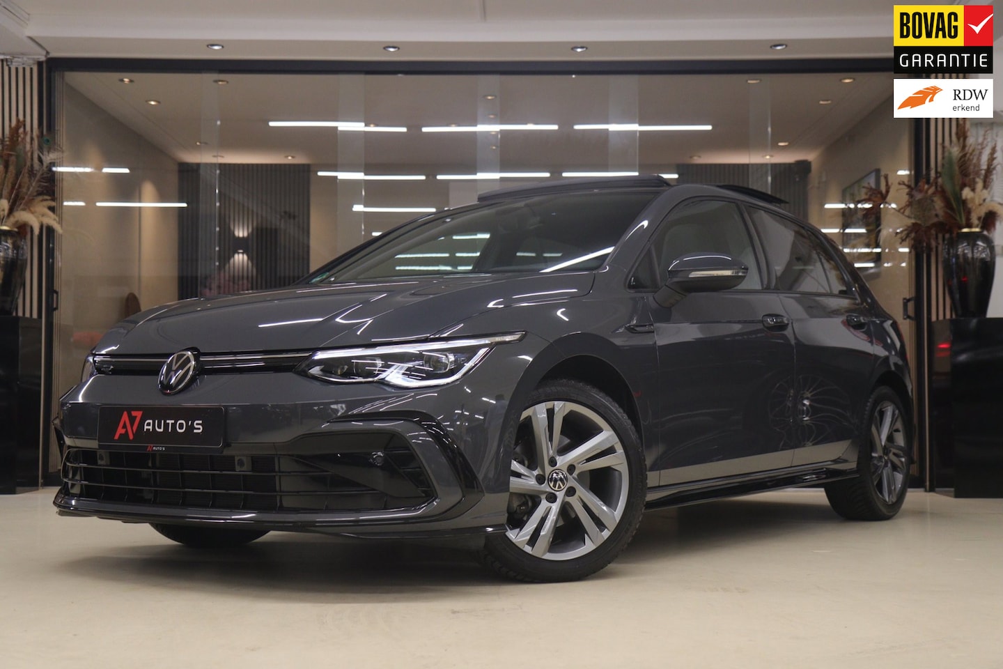 Volkswagen Golf - 1.5 eTSI R-Line PANO/CAM/CARPLAY/KEYLES/IQ/ACC/VOL - AutoWereld.nl