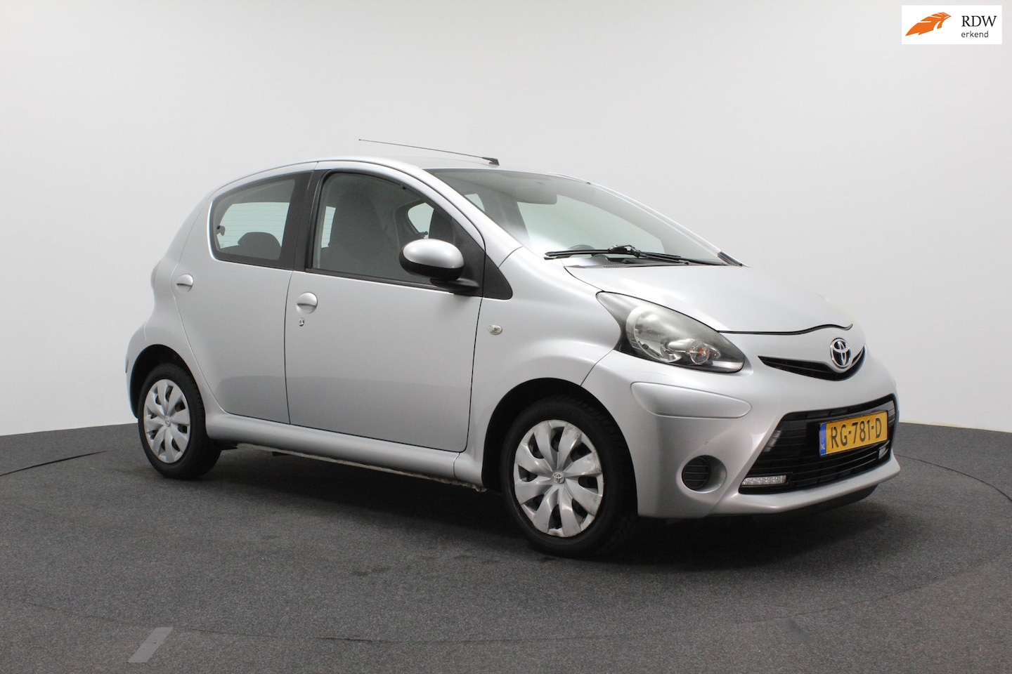 Toyota Aygo - 1.0 VVT-i Comfort | Airco | LED verlichting | Elektrische ramen - AutoWereld.nl