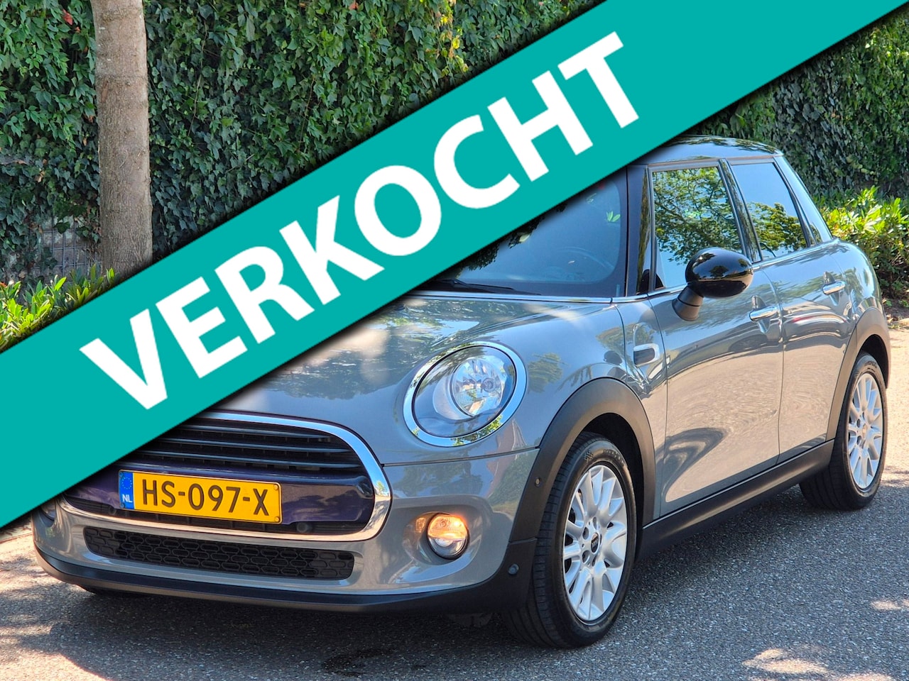 MINI Cooper - 1.5 Salt Automaat Panorama 2-kleur comb. Navigatie PDC NAP 1.5 Cooper Salt Business - AutoWereld.nl
