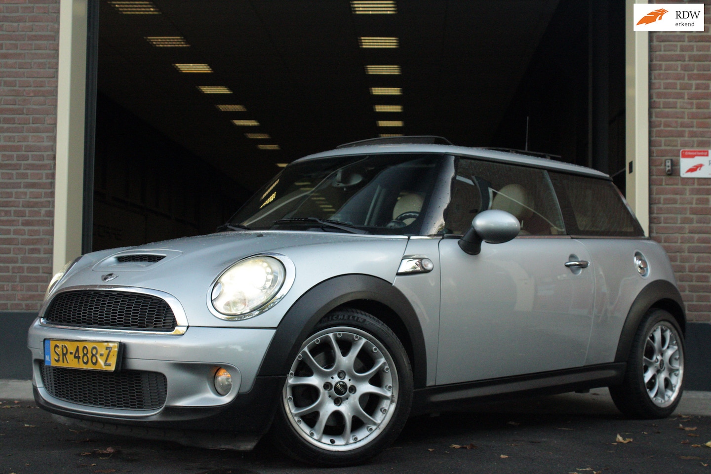 MINI 3-Deurs - 1.6 Cooper S|Panoramadak|CarPlay|Xenon| - AutoWereld.nl
