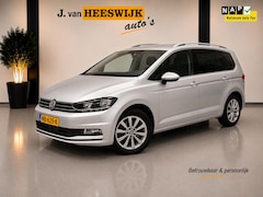 Volkswagen Touran - 1.4 TSI Connected Series Pdc | Lmv | Panoramadak | Trekhaak | Keyless