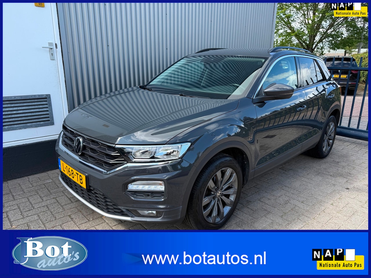 Volkswagen T-Roc - 1.5 TSI / 1E EIGENAAR / TREKHAAK / NAVIGATIE / AIRCO / CRUISE CONTROL / NEDERLANDSE AUTO - AutoWereld.nl
