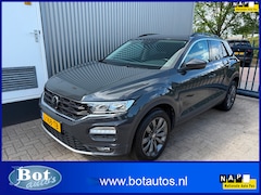 Volkswagen T-Roc - 1.5 TSI / 1E EIGENAAR / TREKHAAK / NAVIGATIE / AIRCO / CRUISE CONTROL / NEDERLANDSE AUTO