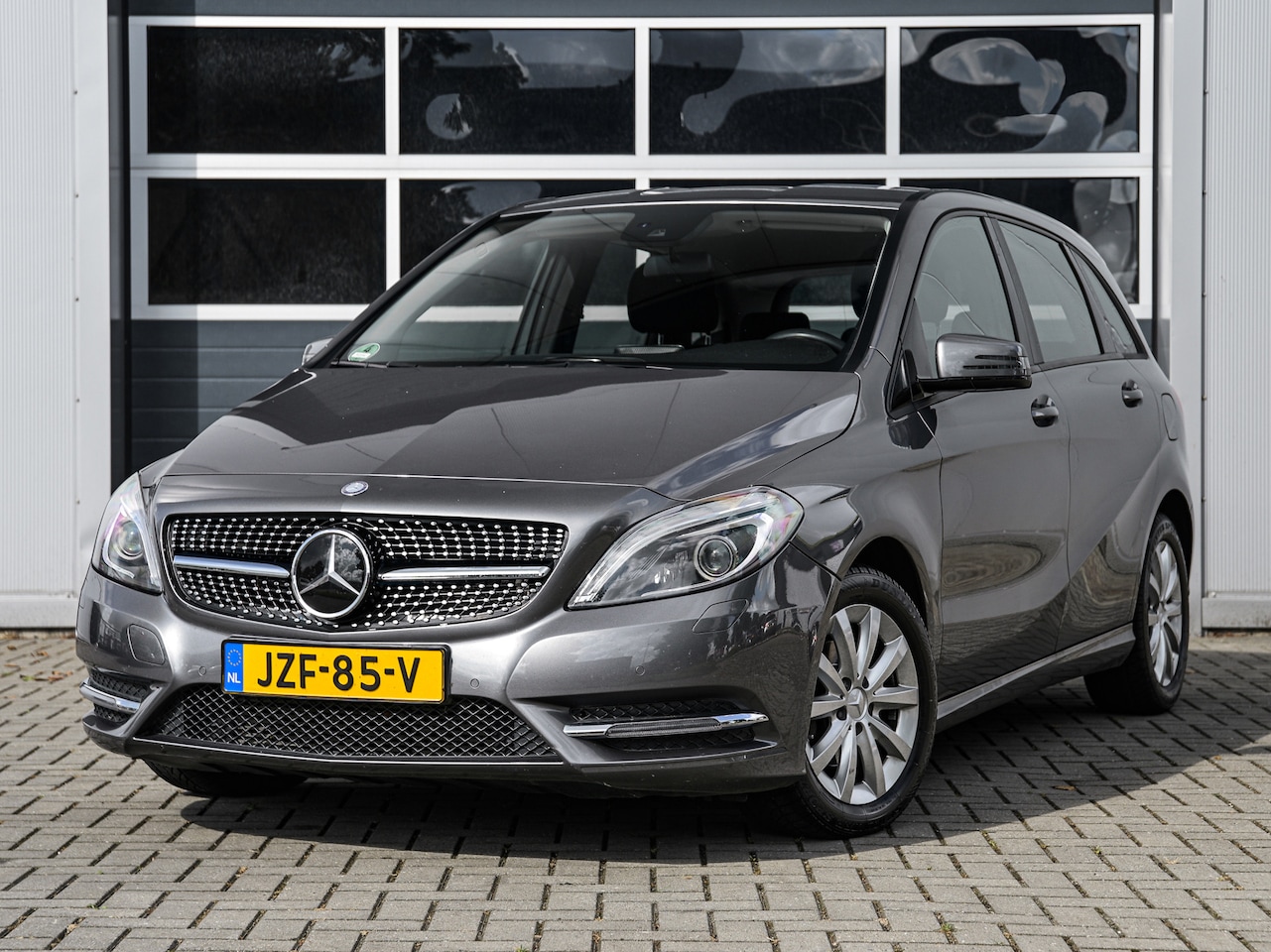 Mercedes-Benz B-klasse - 180 Ambition | Automaat | Navi | Xenon | Trekhaak | Climate control | PDC v+a | Cruise con - AutoWereld.nl