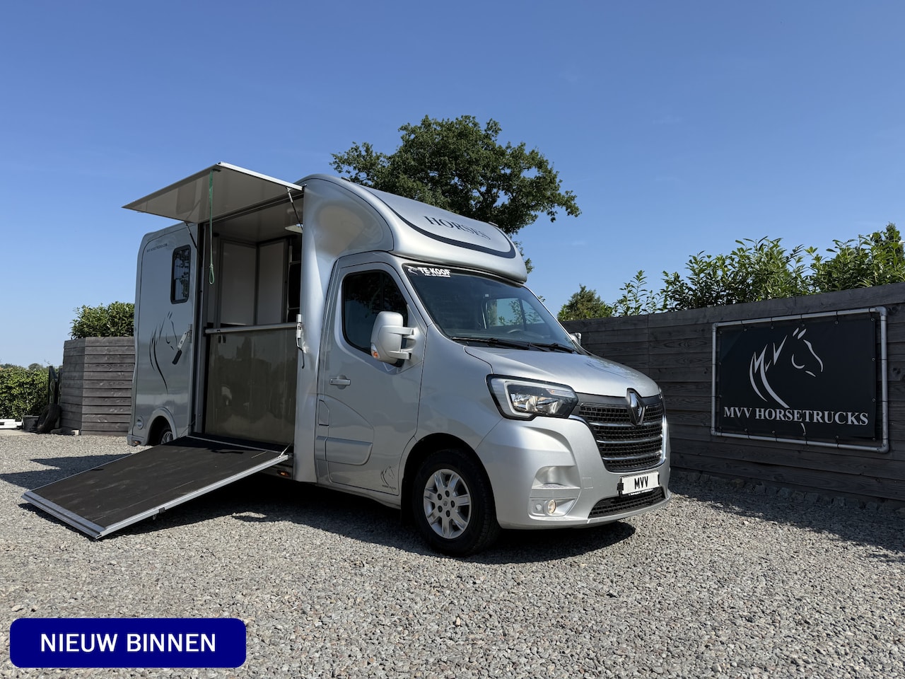 Renault Master - | HORSETRUCK | SODIAK | STALLION 3XL | 2021 | HENGST | MANUEL | 3-SEAT | L3 | 165PK | 131. - AutoWereld.nl