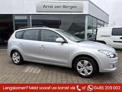 Hyundai i30 CW - 1.6i Dynamic, climatronic, pdc, trekhaak, USB, AUX, isofix, nieuwe distributieset