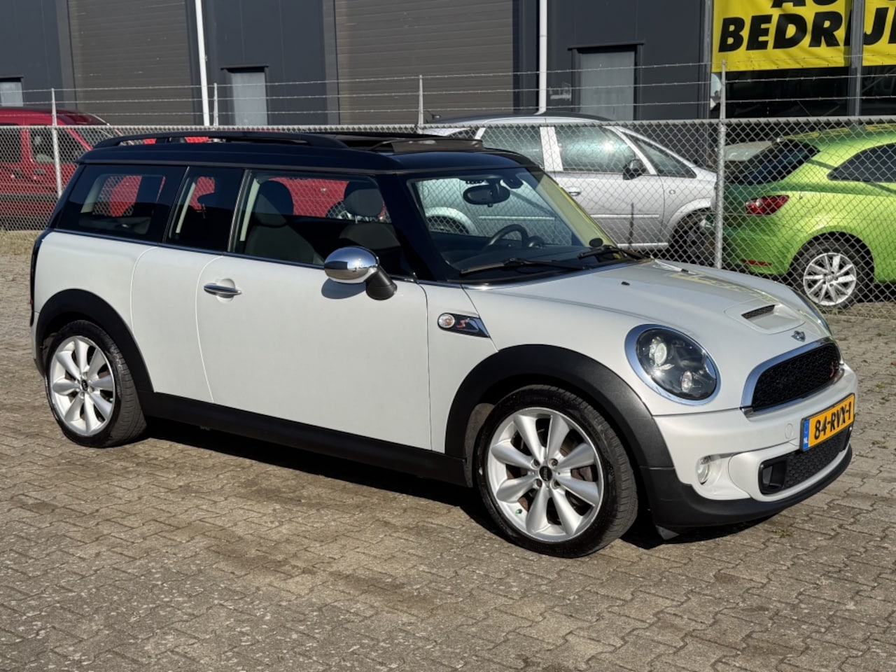 MINI Clubman - Mini 1.6 Cooper S Chili Airco 2x Panoramadak 180 pk - AutoWereld.nl