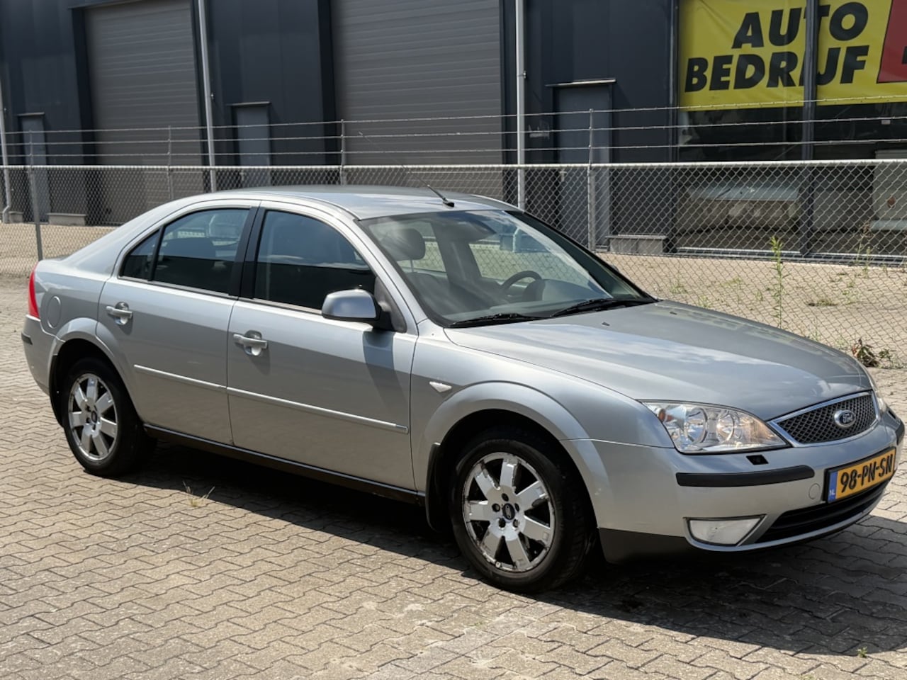 Ford Mondeo - 1.8-16V Airco Navi Cruise Apk:NIEUW BIJ AFLEVERING - AutoWereld.nl