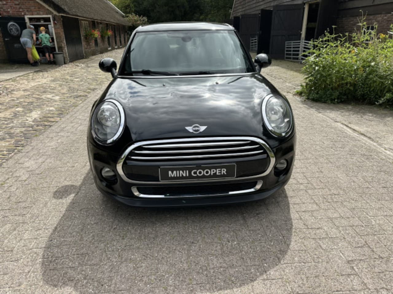 MINI 3-Deurs - 1.5 Cooper Pepper. Half leer,Climate/cruise! Top onderhouden auto !! - AutoWereld.nl