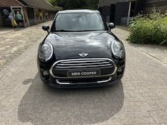 MINI 3-Deurs - 1.5 Cooper Pepper. Half leer, Climate/cruise Top onderhouden auto
