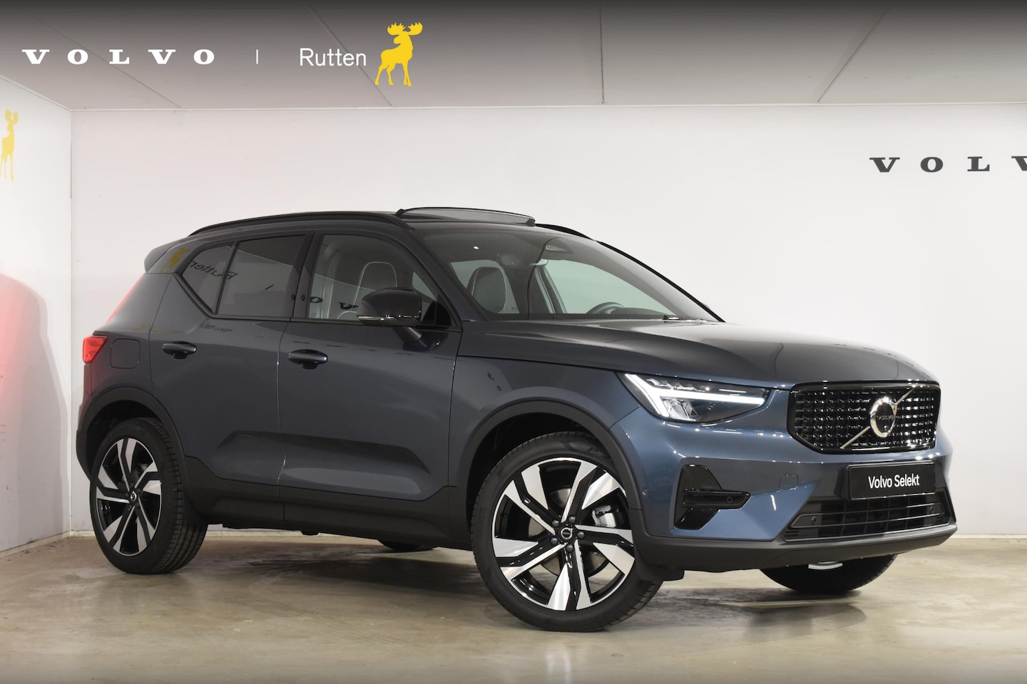 Volvo XC40 - B4 211PK Automaat Plus Dark - AutoWereld.nl