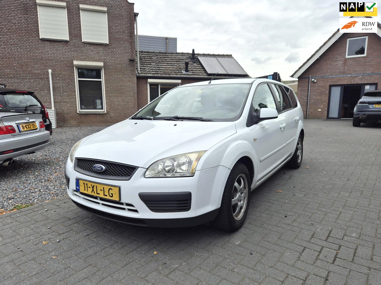 Ford Focus Wagon - 1.6-16V Trend Navi Airco Cruise Trekhaak - AutoWereld.nl