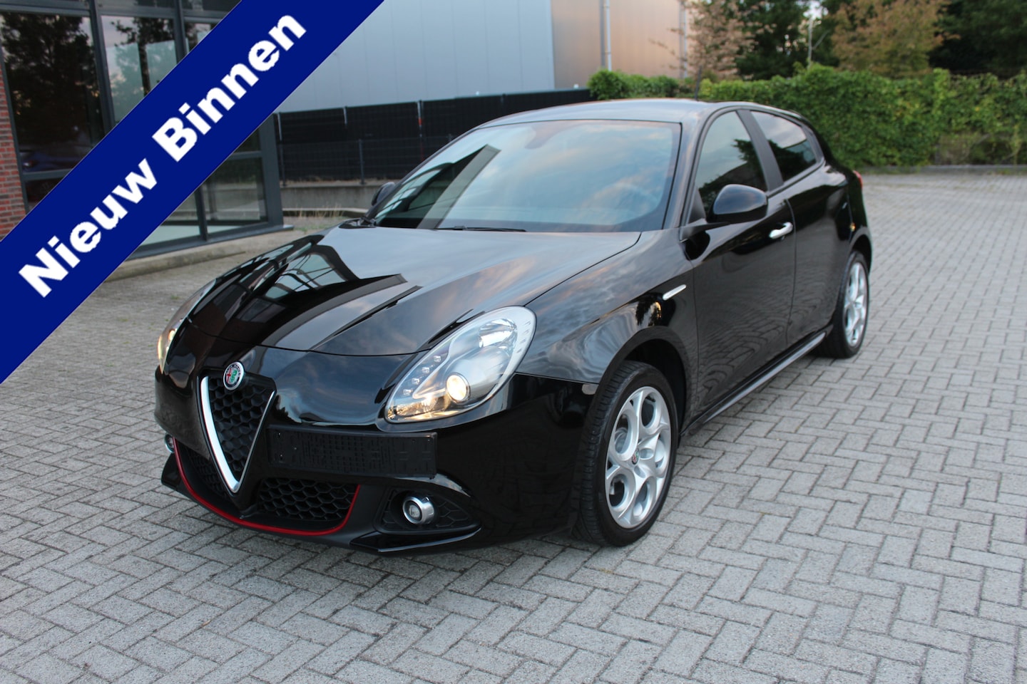 Alfa Romeo Giulietta - 1.4 Turbo Clima-Cruise-Navi 28.000 KM !! - AutoWereld.nl