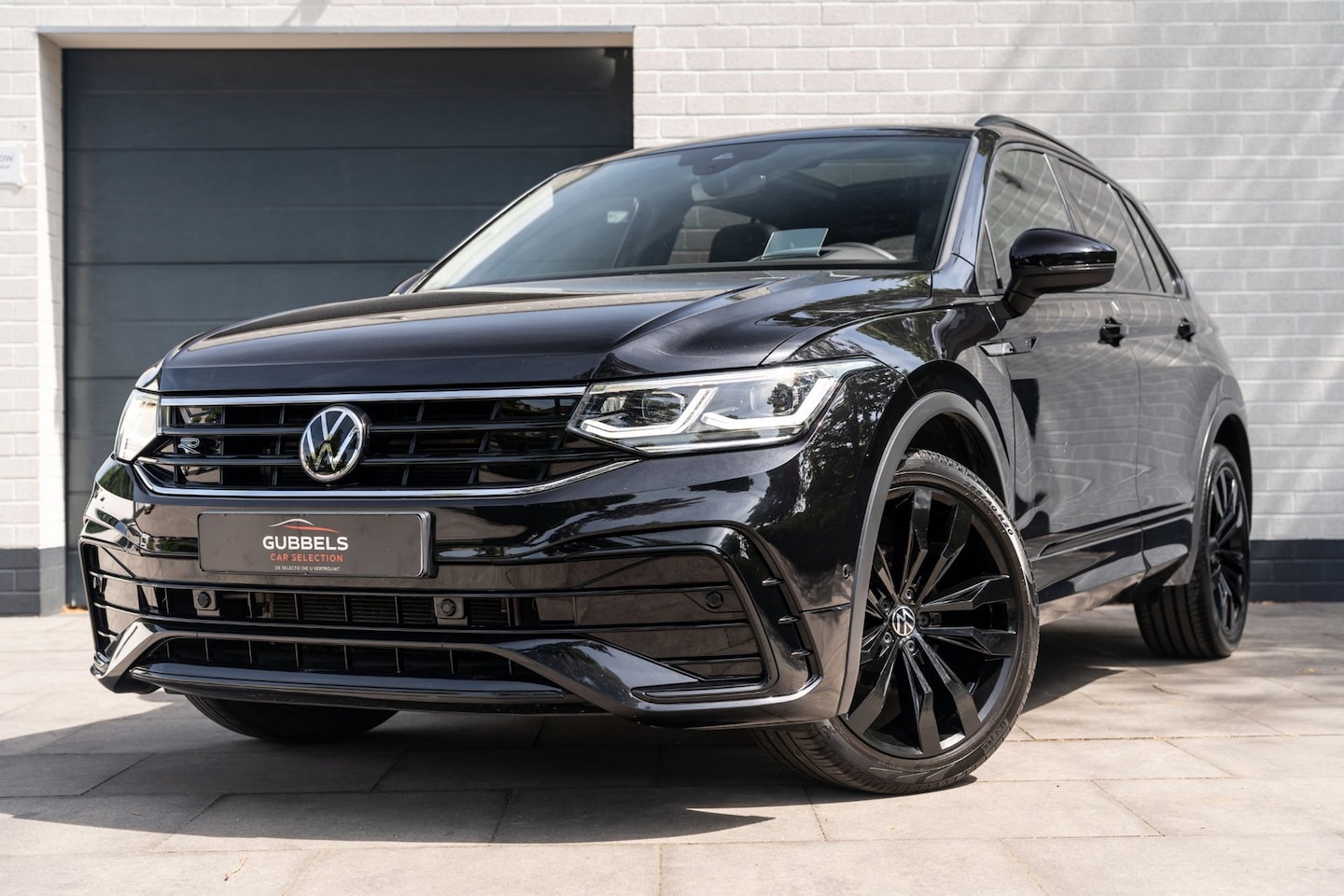 Volkswagen Tiguan - 1.5 TSI3 3x R-Line | Pano | HUD | IQ Light | Cam | - AutoWereld.nl